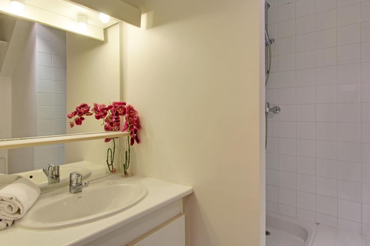 S09278 - With Patio For 3 People, Grand Boulevards Appartement Parijs